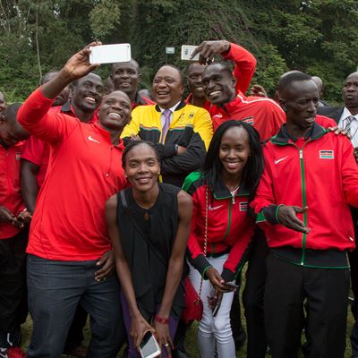 The President, as has become a tradition, took a selfie with the team members and mingled with them freely.